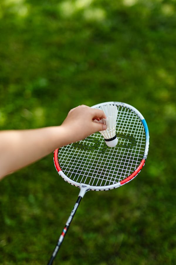 Équipement badminton : guide pour bien choisir votre matériel