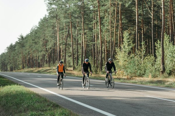 Quels sont les meilleurs exercices de réchauffement pour prévenir les blessures en cyclisme de route ?